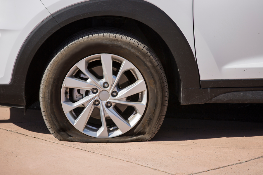 A Step-by-Step Guide to Changing a Flat Tire Safely